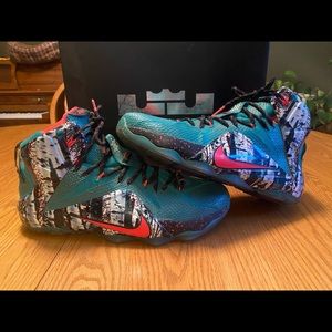 Lebron 12 xmas